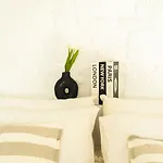 Stylish Mykonian Semi-private Huge Pool 아파트 *