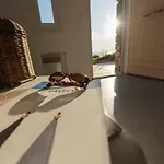 Stylish Mykonian Semi-private Huge Pool 아파트