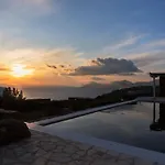 Stylish Mykonian Semi-private Huge Pool Houlakia (Mykonos)